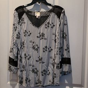 Fig and flower 3/4 sleeve top